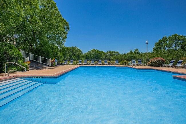 Photo - Waterford Nevillewood Apartments