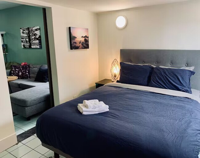 Photo - 6121 North St