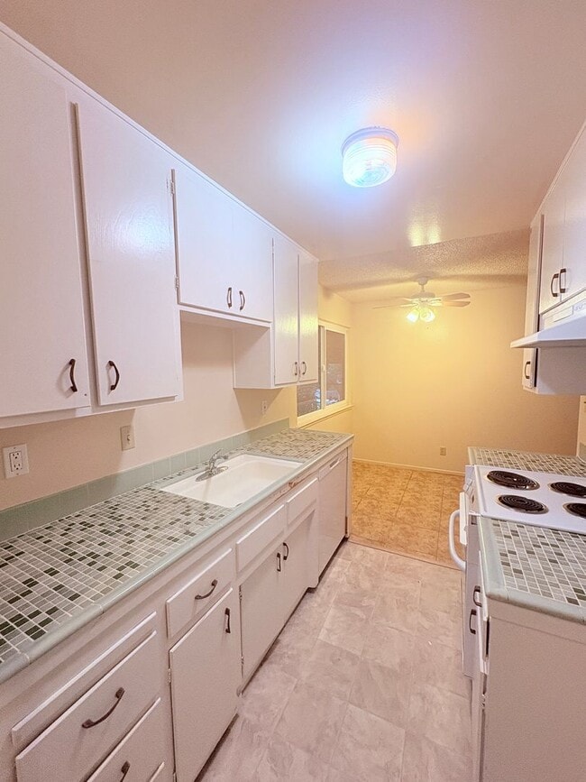 Photo - 904 Dornajo Way Unidad 004