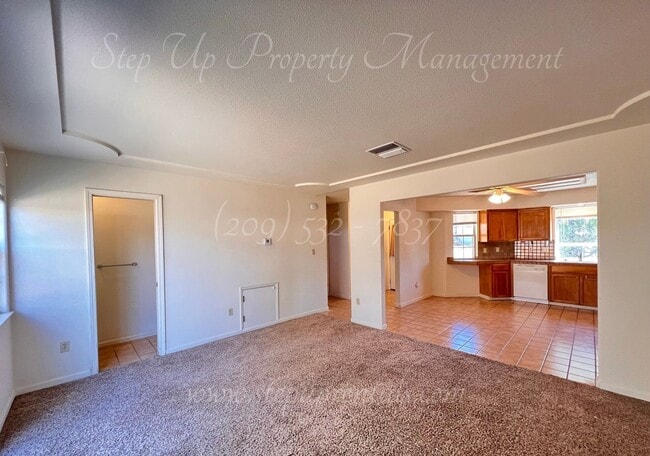 Photo - 3 Bedroom 1.5 Bath Townhome near Racetrack Neighborhood!