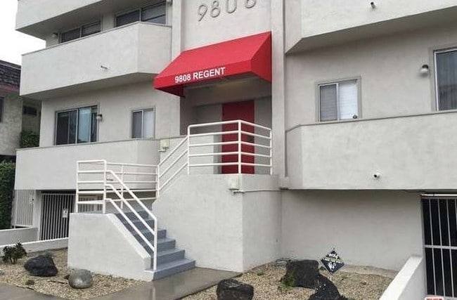 Front of Building - 9808 Regent St Unit 4