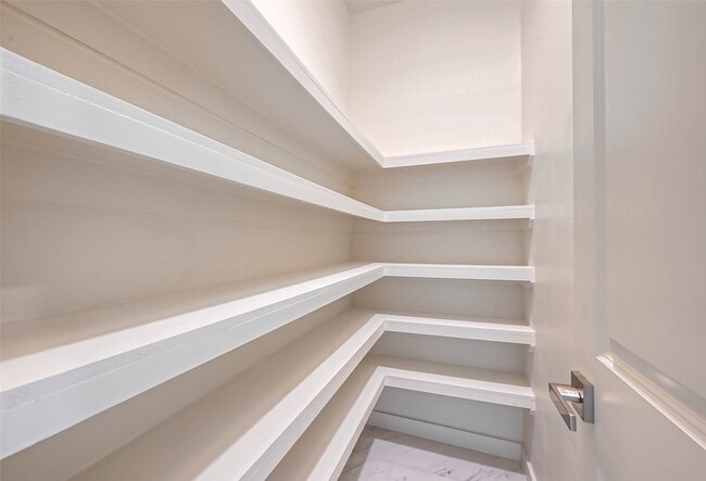 Photo - 910 King St