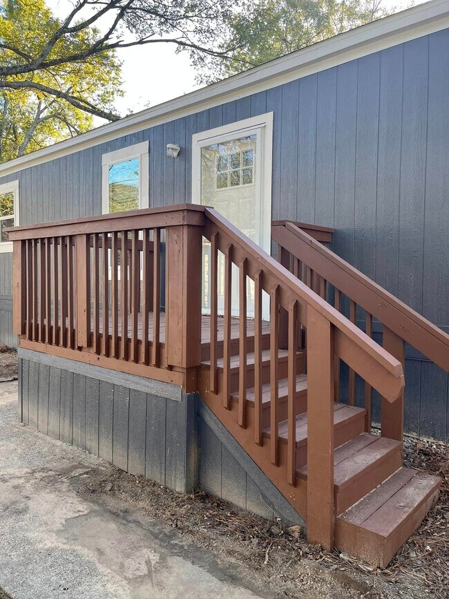 Photo - 106 E Semands St