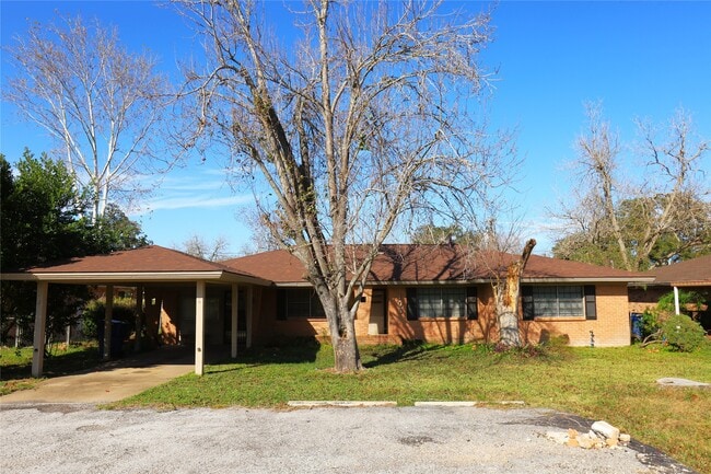 Building Photo - 103 E Meadow Ln