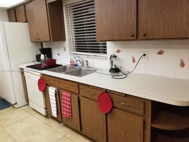 Photo - 1480 SW 6th Ave