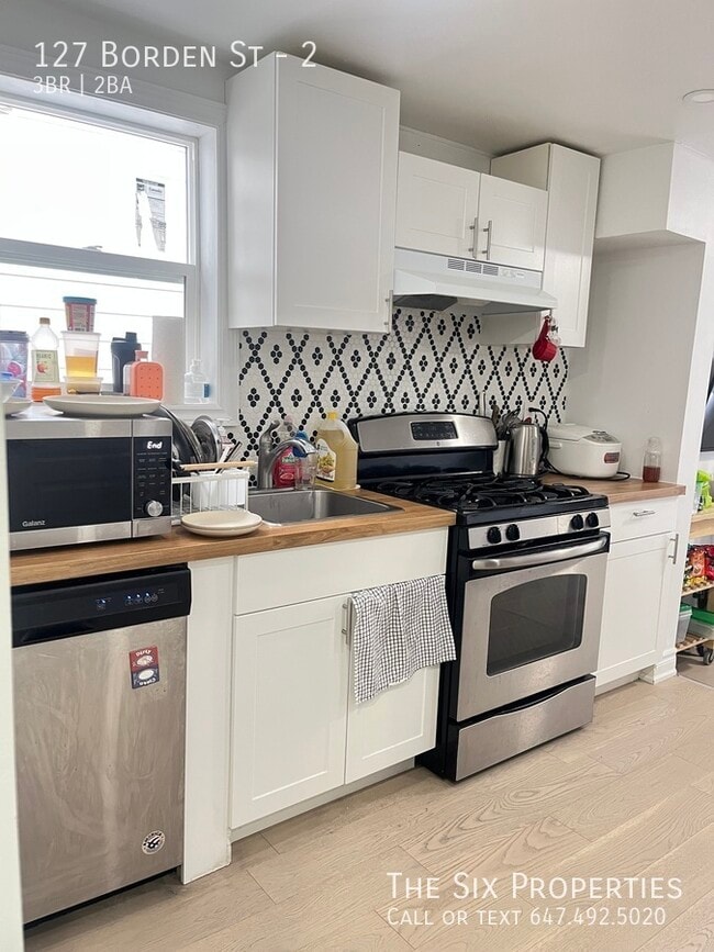 Photo - 3 Bed 1.5 Bath Newly Renovated Upper Level Apartment Near UoFT Unité 2
