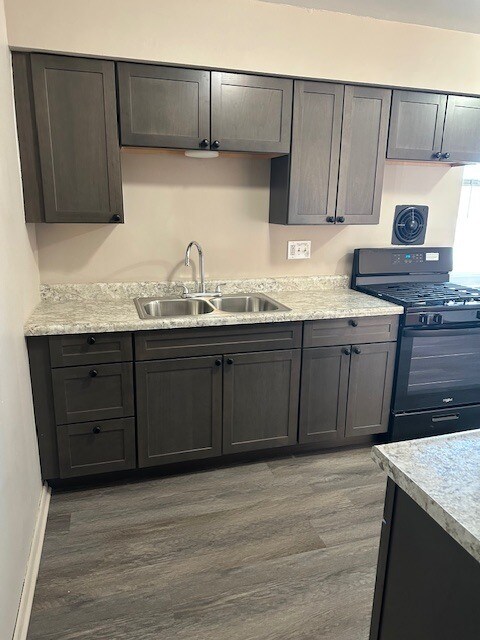 Photo - 633 American St