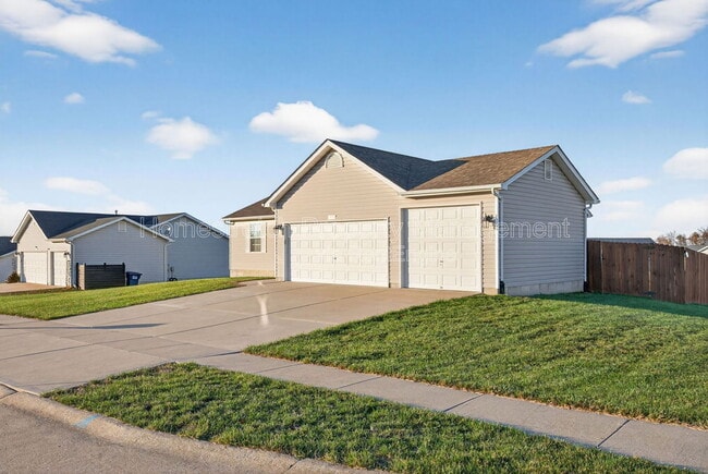 Photo - 401 Falcons Prey