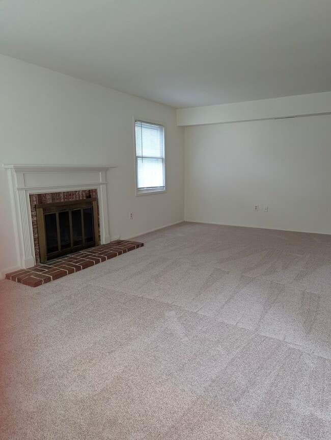 Photo - Fantastic 4 Bed 2.5 Bath Colonial Home Sou...