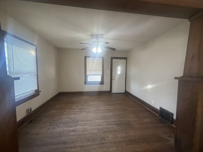 Photo - 2824 Des Moines St