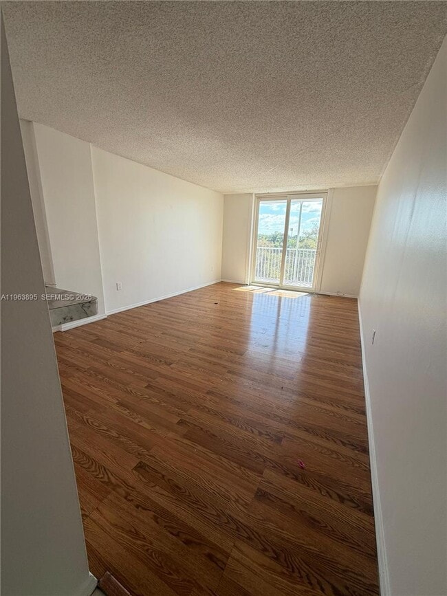 Photo - 16950 W Dixie Hwy Unit A 526