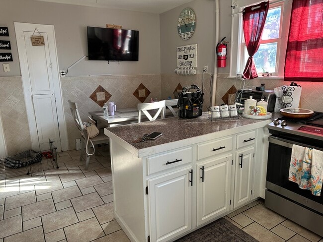 Photo - 919 W Camplain Rd