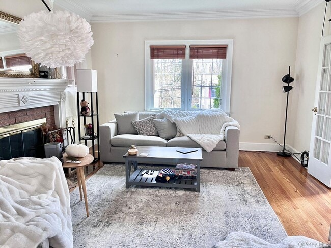 11 Pleasant Ave