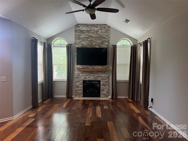 Photo - 2416 Coltsview Ln