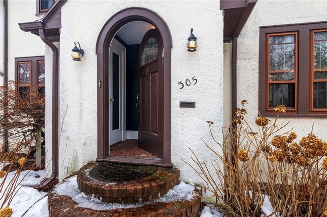 Photo - 305 Castlebar Rd