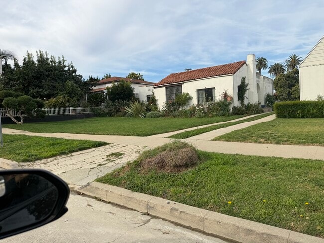 Photo - 1147 S Victoria Ave