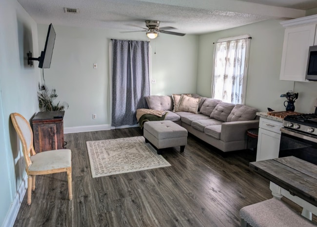 Building Photo - 632 Ave. B