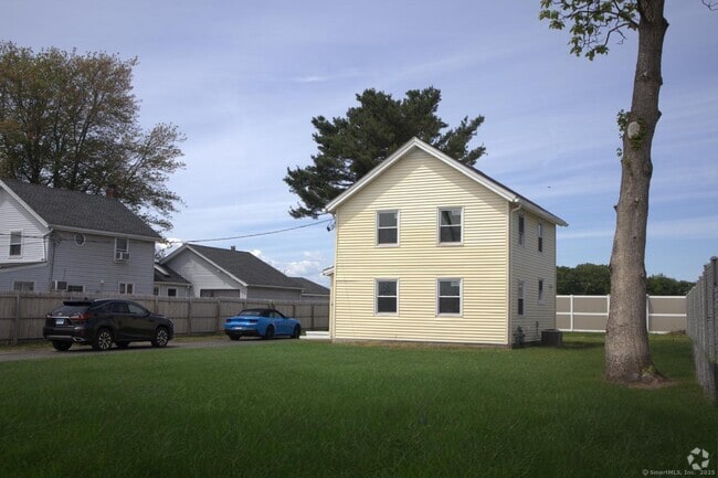 Building Photo - 588 North St Rental