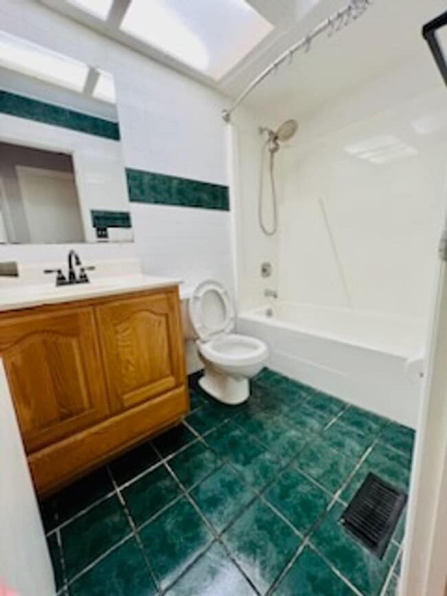 Building Photo - COZY WEST SIDE 3 BEDROOM HOUSE $1750