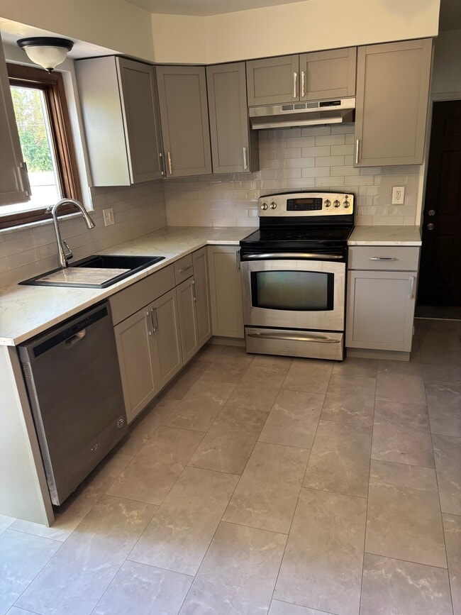 Photo - 36264 Dover St