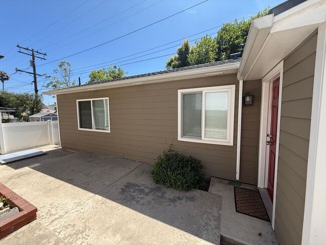 Amazing 1 Bedroom Back Home in La Crescenta! - Amazing 1 Bedroom Back Home in La Crescenta!