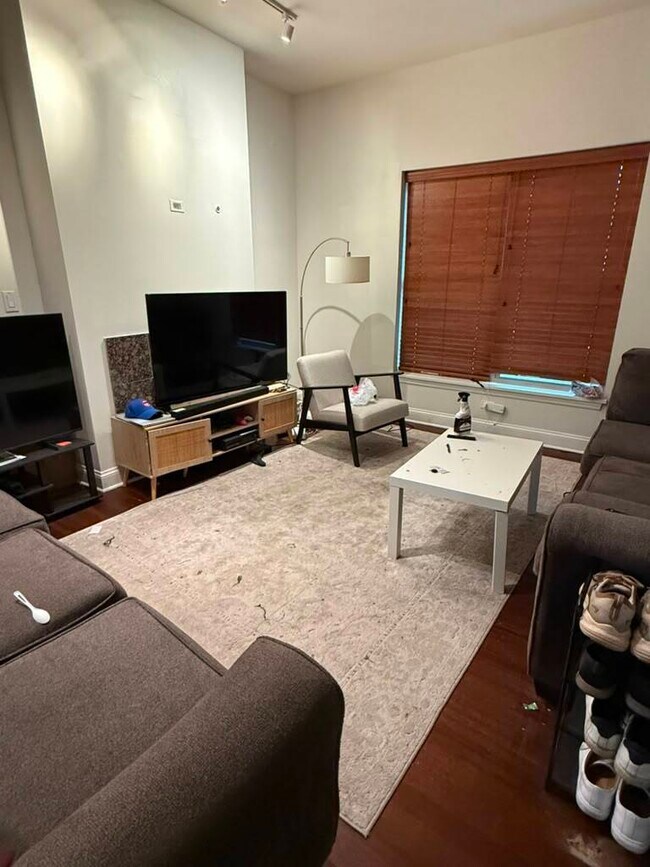 Photo - 811 W Lill Ave