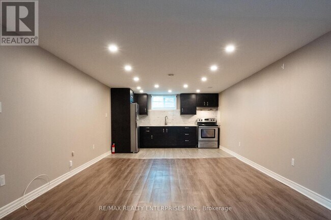 Photo - 8 Salmond Ct