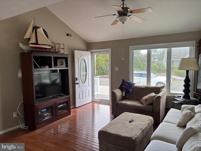 Building Photo - 156 Rodman Dr Rental
