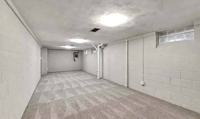 Photo - 3476 Carrmunn Ave