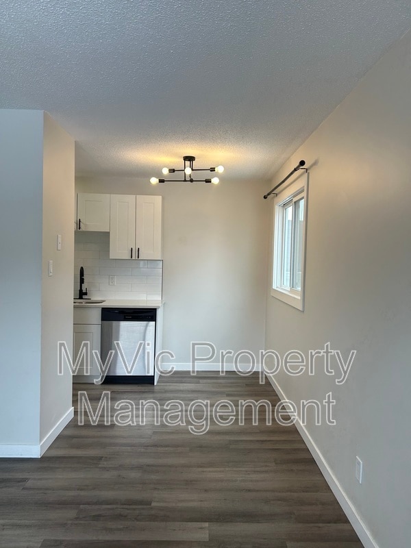 Photo - 10040-10154 154 St Unit One-Bedroom