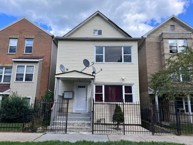 Building Photo - 8919 S Muskegon Ave Rental