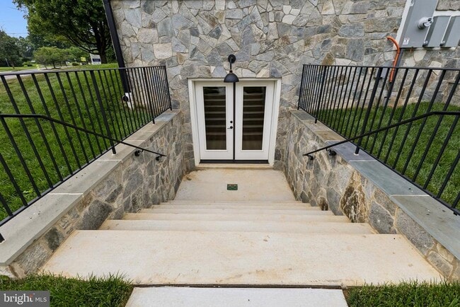 Building Photo - 6101 Berkshire Dr