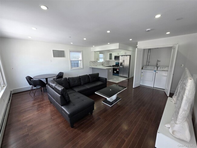 Photo - 1061 Grassmere Ter