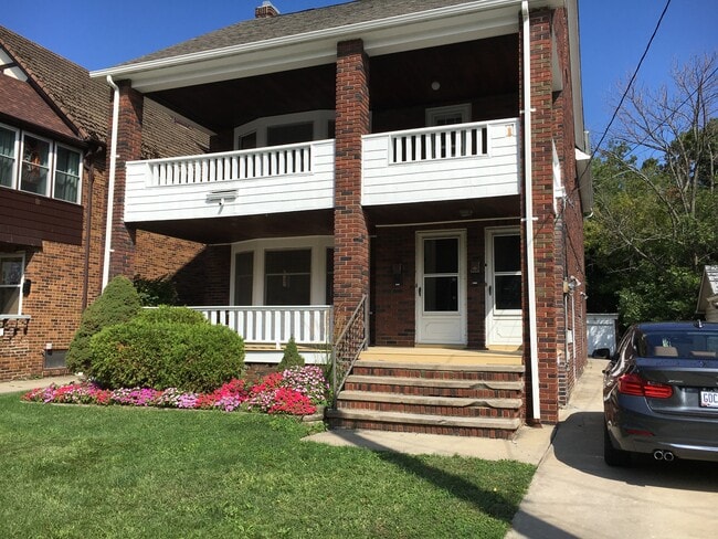 Building Photo - 17910 Crest Ln Unit 17912