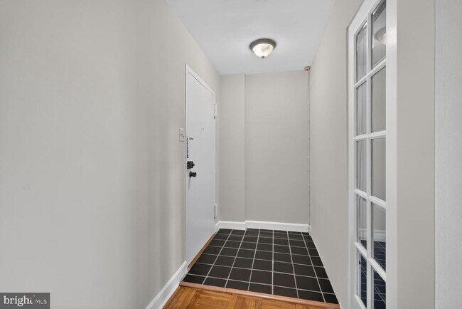 Photo - 1111 Arlington Blvd Unit 913