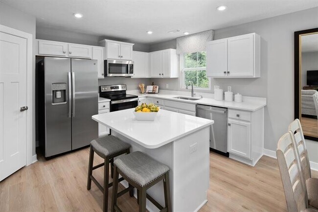 Photo - 150 Oakleigh Dr