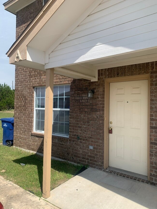 Building Photo - 4210 Primrose Dr Unit #A