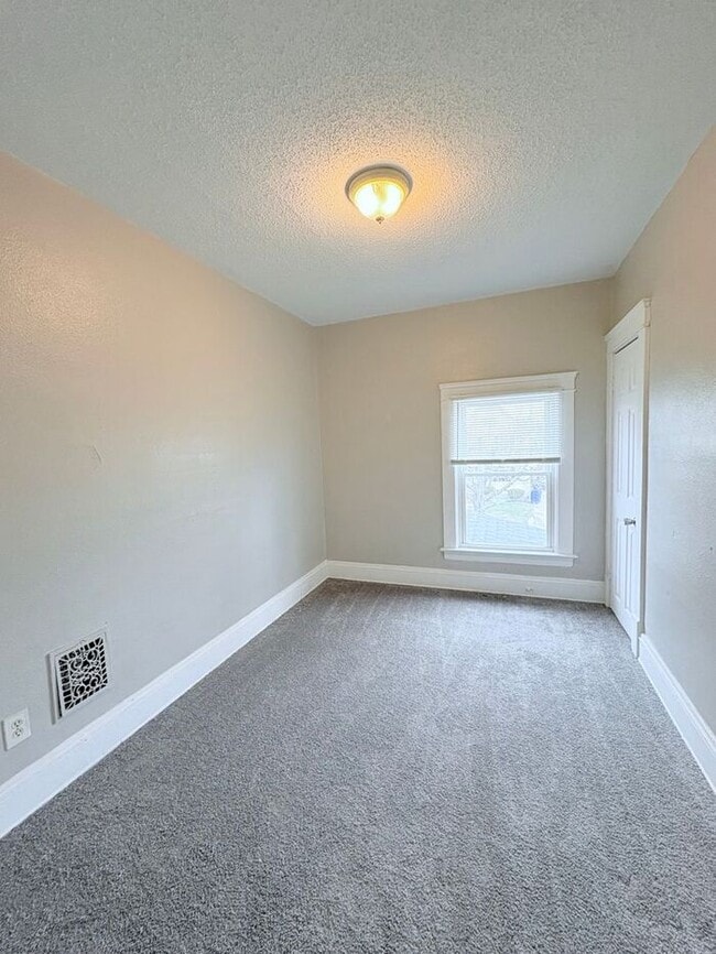 Photo - Charming 4-bedroom, 1-bathroom home located in the vibrant city of Cleveland