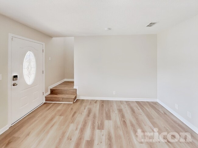 Photo - 108 Tulip Grove Point