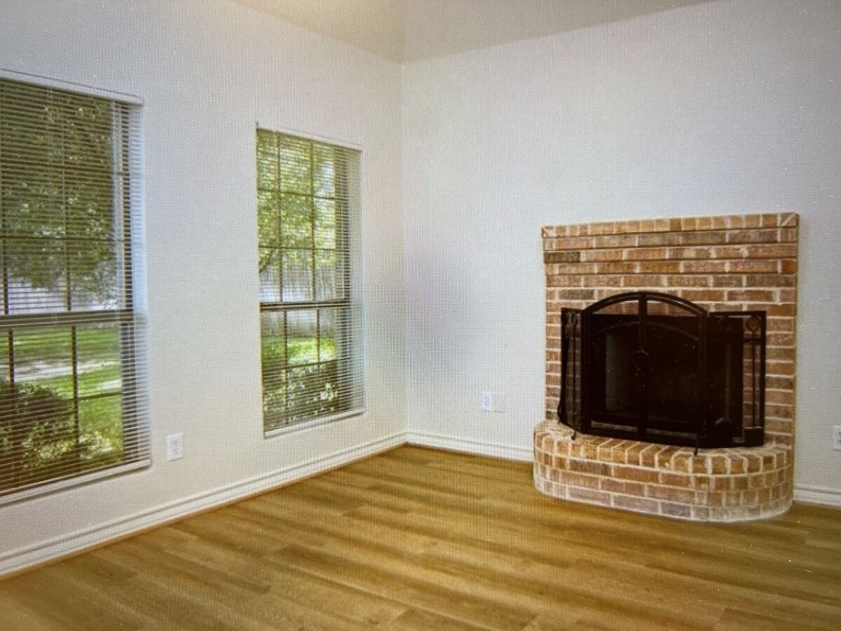318WANDERSON100-200 - 318WANDERSON100-200 Apartment Unit 200