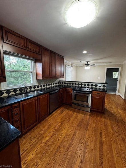 Photo - 505 Willow Dr