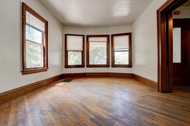 Photo - 831 E College St