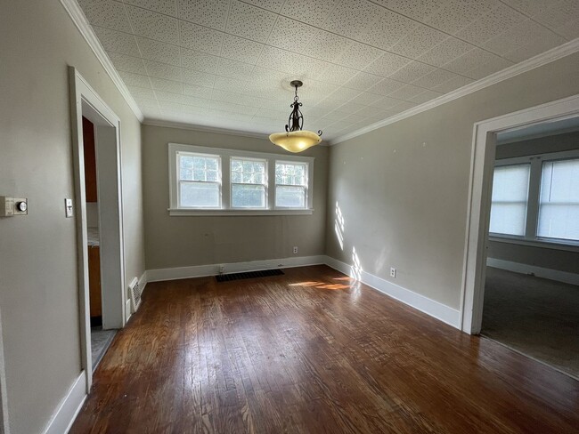 Photo - 2587 Titus Ave