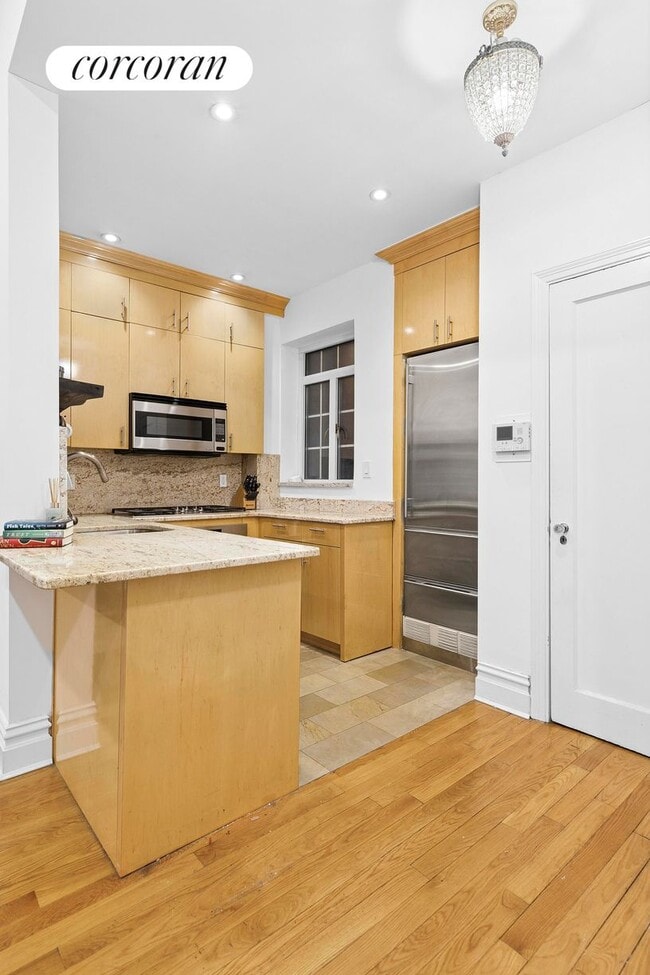 Photo - 59 E 75th St