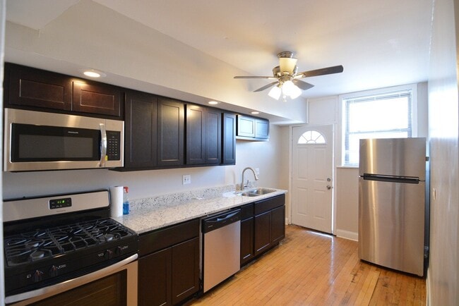 Building Photo - 3247 N Damen Ave Unit J00P