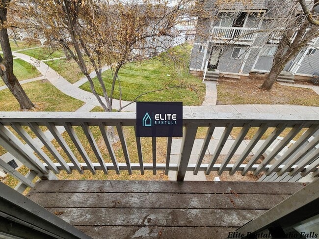 Photo - 1528 Falcon Dr