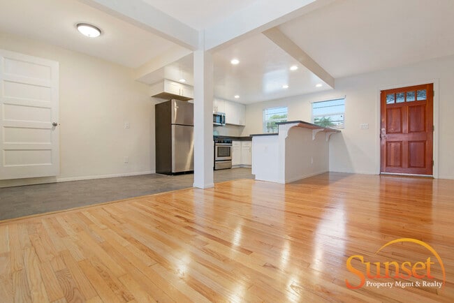 Building Photo - 1972 Frankfort St