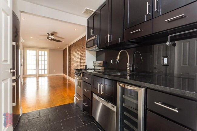 Building Photo - 118 E 7th St Rental
