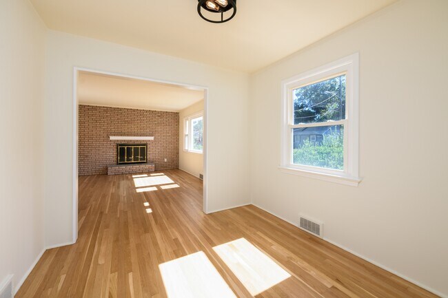 Photo - 361 Meadowbrook Ave