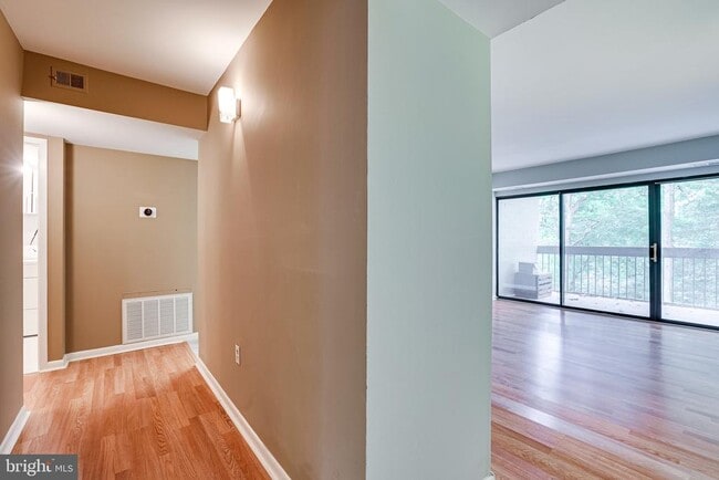Photo - 2210 Springwood Dr Unit 207